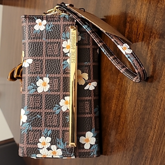 Steve Madden Handbags - Steve Madden floral wallet print steve madden wallet steve madden wallet steve m